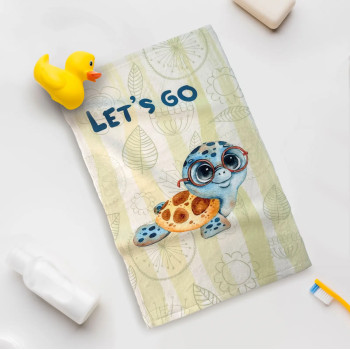 Хавлиена кърпа Turtle with Glasses – забавна костенурка с очила за весели бани